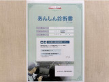 サポカーあんしん診断!トヨタ専用診断器で衝突被害軽減ブレーキなどの安全運転支援装置システムを点検しています。
