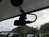★ドライブレコーダー★ 前後に装備。ドライブレコーダーを設置しておけば、事故にあった際やあおり運転を受けた際にも、自身に過失がないことを映像記録の証拠として活用できます。