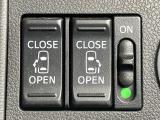 【両側パワースライドドア】スマートキーや運転席のスイッチで後席両側スライドドアの開閉が可能♪電動だから力を入れてドアを開ける必要が無く、小さなお子様でも簡単に開け閉めでき快適です♪
