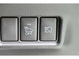 オートマチックハイビームとは、先行車や対向車のライトを認識し、ハイビームとロービームを自動で切り替える機能です。夜道の視界を確保します。詳細は販売店スタッフまでおたずねください。