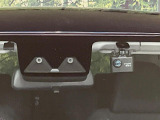 【トヨタセーフティセンス】走行中に前方の車両等を認識し、衝突しそうな時は警報とブレーキで衝突回避と被害軽減をアシスト。より安全にドライブをお楽しみいただけます。