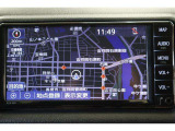純正7インチSDナビ。AM/FMラジオ・Bluetooth・AUXに対応しています。車とスマホをペアリングしておけばハンズフリー電話はもちろん、スマホ内の音楽を車のスピーカーで流すこともできますよ。