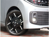 自社工場を3拠点完備しております。重整備やカスタムを始め、ご購入後のお車のメンテナンスも弊社にお任せください。