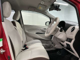 【運転席】シート周りは使用感も少なく、良好な状態となります。丁寧につかわれていたことがよくわかります。