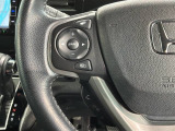 ステアリングにオーディオ操作スイッチが付いています。オーディオ画面に直接タッチしなくても操作が出来ますので、運転に集中できます。