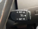 【クルーズコントロール】高速道路もラクラク走行。アクセルを離しても一定速度で走行ができ、長距離運転時の負担を軽減!加速・減速も簡単なスイッチ操作で調整できます。