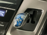 オートマチックシフトレバーは、手になじみ操作しやすい形状で安全運転にもつながります♪
