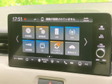 USBやAM、テレビなどの項目が整理され、画面から使いたい機能を選びやすい仕様です。音楽や情報の利用シーンに合わせて切り替えられ、日常の操作をスムーズにします。
