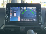 『アラウンドビューモニター』は、空から見下ろすような視点で、スムースな駐車と安全確認をサポートします。
