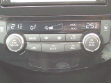 いつでも快適 『オートA/C』。運転席と助手席の設定温度を独立して調整出来ます。