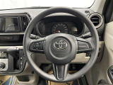 快適な操作性の運転席、ハンドルも綺麗に清掃済みです!もちろん安全を守るエアバッグも装備しているので安心してお乗りいただけます(^^)