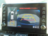 バックガイドモニターで、後方を確認しながら安心して駐車することができます。運転初心者も熟練者も必須の機能ですよ!