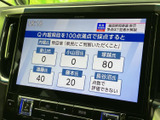 画面上でテレビ番組を確認でき、停車中の待ち時間などに映像を楽しめます。大きく見やすい表示で内容を把握しやすく、車内で過ごす時間に便利なエンターテインメント装備です。