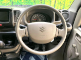 インテリアに合わせたデザインのステアリングは、運転される方のことも考え、運転しやすい形状、大きさです。是非一度、実際に触ってお確かめください。
