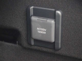 便利なアクセサリーコンセント(AC100V・1500W)が装備されています。ハイブリッドカー特有の大容量の電気エネルギーによりアウトドアシーンや停電などの非常時に便利な機能です。
