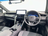 運転席まわりです。 各操作スイッチは使いやすい位置に配置されてます。