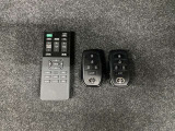 キーを取り出さずにドアを施錠&解錠。クルマの始動も可能です。