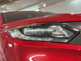 LEDヘッドライトは、点灯の瞬間から最大光量を発揮し、突然暗くなるトンネルなどでの安定感を高めます。