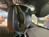 【ETC機能付防眩ミラー】BMWのルームミラーは、ETCと一体型でございます。ミラーは防眩機能付きですので、後方車両のヘッドライトの明かりをカット致します。