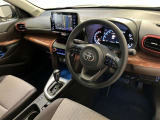 運転席周りのレイアウトをご覧ください。ナビゲーションが綺麗に装着されすっきり収まってますね!