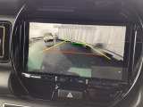 バックカメラです。商業施設や立体駐車場、夜間の後方確認に役立ちます。
