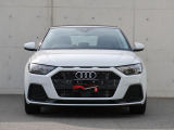 一目でAudiだと分かる特色を持つフロントマスク。