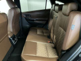 こちらは後部座席です!ゆったりと過ごしやすいかと思います☆