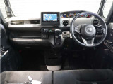 ◆インテリアパネル◆視界広々で非常に運転しやすくロングドライブでも疲れを感じさせないすっきりとまとまったインパネ周りです。