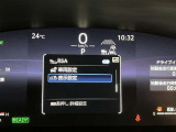 【RSA】前方カメラまたはナビゲーションシステム (情報を取得した場合)を使って特定の道路標識や信号などを認識し、ディスプレイ表示やブザーで運転者にお知らせ。