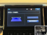 ナビ連動ETC付きです。高速道路料金所での小銭の出し入れや雨天時における窓の開け閉めなどの煩わしさが解消できます。料金所の通過もスムーズで快適ですよ。☆使用履歴表示や音声案内もしてくれます☆