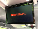 【フリップダウンモニター】大画面モニターで後席でもエンタメをお楽しみいただけます。小さなお子様にも大人気の装備です♪