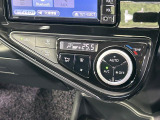 【オートエアコン】一度お好みの温度に設定すれば、車内の温度を検知し風量や温度を自動で調整。暑い&hellip;寒い&hellip;と何度もスイッチ操作をする必要はありません。快適な車内空間には必須の機能ですね♪
