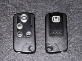 【スマートキー】持っているだけでエンジン始動や、ドアロックの開閉まで可能な便利なスマートキーを装備しています。イモビライザーでセキュリティー対策もOKです!