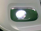メッキベゼル付きLEDフォグランプ LEDの明るい光が霧の発生や悪天候時に視界確保をサポートします!