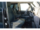 運転席ビュー。厚みのあるシートで快適です。