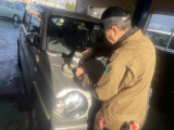 キレイに車を磨いて仕上げます。