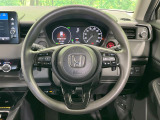 インテリアに合わせたデザインのステアリングは、運転される方のことも考え、運転しやすい形状、大きさです。是非一度、実際に触ってお確かめください。