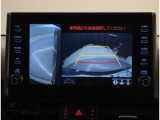 バックモニター付き。駐車の際のサポートとなり、必須アイテムのひとつですよね。それでも、バックする際は必ずご自身の目で確認をしてください。