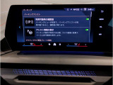 【ⅰドライブナビゲーション】文字情報も鮮明に表示する高解像度カラーディスプレイを採用。視認性に優れた地図デザインと特徴的な建造物を目印にした描写表示で現在位置を把握できます。地図データの更新も可能です