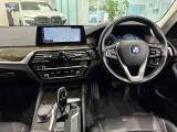 コックピットは、BMWらしくセンター・コンソールがドライバーに向けて傾けられた設計になっています。