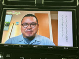 テレビ映像を画面で楽しめる装備です。停車中の待ち時間などに番組を視聴でき、画面内には字幕も表示。お出かけ先での休憩時間を過ごす際にも便利です。