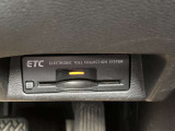 ETCです。高速道路の料金所をストレスなく通過できます。