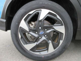 タイヤサイズは、225/55R18です。