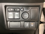 リアドアは乗り降りに便利な両側電動スライドドアです。また運転席に座っていながらスイッチ操作で自在にスライドドアを開け閉めできます。またHondaセンシング用のVSA解除スイッチを右側に装備しています。