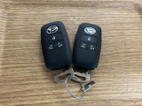 【スマートキー】 スマートキーを携帯していれば、ドアハンドルのボタンを押すだけでロックの解除ができます。