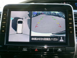 アラウンドビューモニター。クルマを上空から見下ろしているかのような映像で、駐車の際、周囲の安全を確認できます!