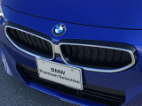 左右のキドニー・グリルの中心にはBMWのエンブレムが鎮座し、個性を放つデザイン性を兼ね備えました。