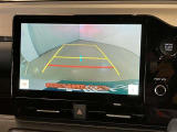 バックカメラが付いているので後方確認が非常にしやすいです。今や運転初心者も熟練者も必須装備!ついていて損はないですね♪