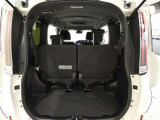 三列目シートは、折りたためますので大きなスペースが出来ちゃいます。キャンプ用品など大きな荷物もばっちり収納可能です♪