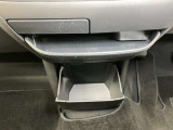 【インストセンターロアボックス】CDなどが収納できる格納式のボックス!
